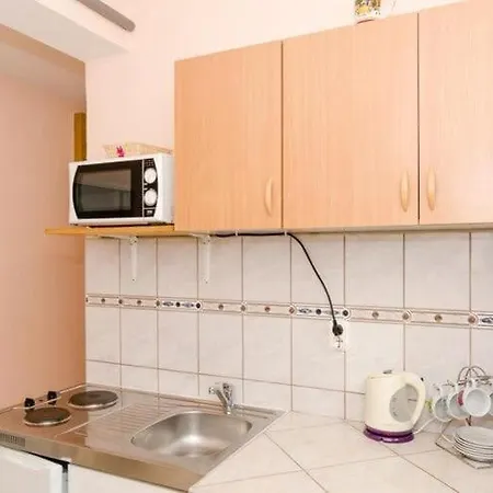 Nikol - Two Bedroom With Balcony And Sea View 7 شقة *